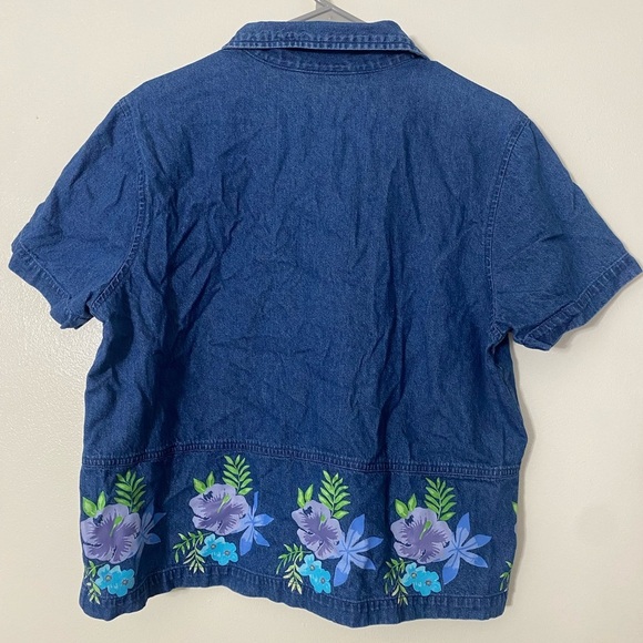 Erika Collection demin top with floral design. Size Large. - Picture 4 of 4